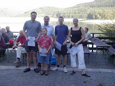 Bild09_Mannschaft zwei bei der Siegerehrung